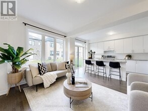 42 Blick Crescent in Aurora, ON - Building Photo - Building Photo