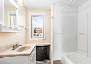 4729 McCulloch St, Unit 2 in Duluth, MN - Foto de edificio - Building Photo