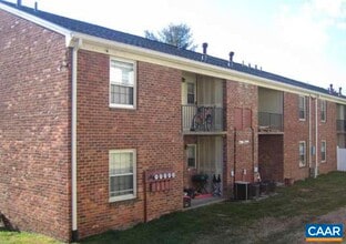 2422 Barracks Pl in Charlottesville, VA - Building Photo - Building Photo