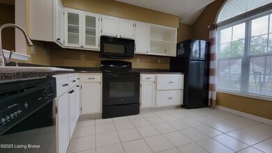 10520 Bay Pointe Ct in Louisville, KY - Building Photo - Building Photo
