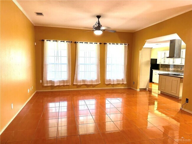 8006 N 28th Ln in McAllen, TX - Building Photo - Building Photo