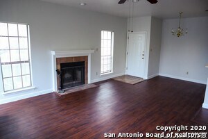 11839 Parliament St in San Antonio, TX - Foto de edificio - Building Photo