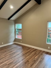 26033 Fallbrook in Lake Forest, CA - Foto de edificio - Building Photo