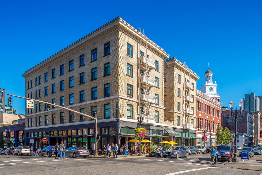 Washington Plaza Apartments in Portland, OR - Building Photo