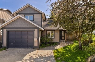 1199 Glen Tara Ln in Victoria, BC - Building Photo