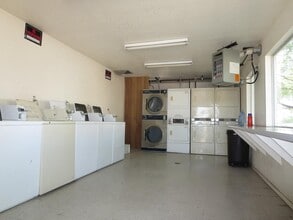 6250 Partello St, Unit 2 in El Paso, TX - Foto de edificio - Building Photo