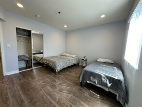 2614 Chariton St, Unit 2616 in Los Angeles, CA - Foto de edificio - Building Photo