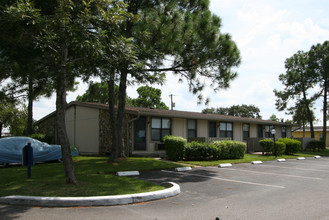 Shadowood Apartments in Sarasota, FL - Building Photo - Building Photo