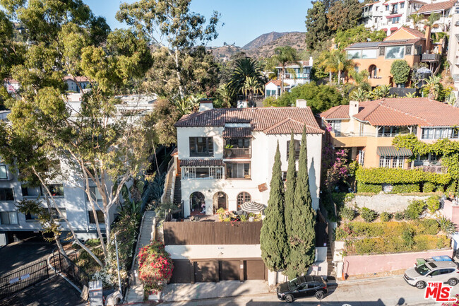 6689 Emmet Terrace in Los Angeles, CA - Building Photo - Building Photo