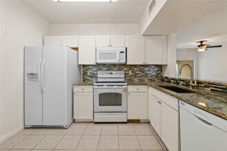 6434 Cypressdale Dr, Unit 102 in Riverview, FL - Foto de edificio - Building Photo