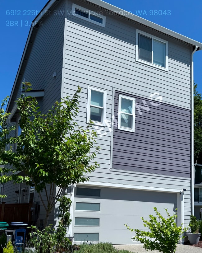 6912 225th St SW in Mountlake Terrace, WA - Foto de edificio - Building Photo
