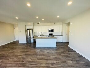 375 Pleasant St, Unit 2 in Watertown, MA - Building Photo - Building Photo
