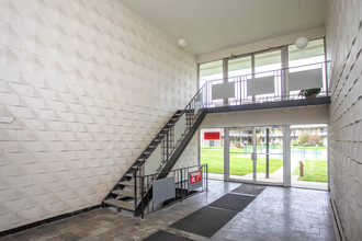 Rochester House Apartments in Royal Oak, MI - Foto de edificio - Interior Photo