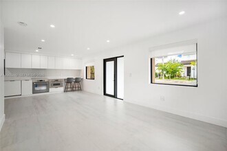 3668 SW 26th St in Miami, FL - Building Photo - Building Photo