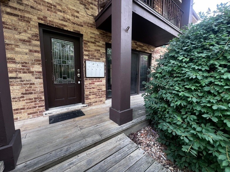 516 Lincoln Ln, Unit 1S in Frankfort, IL - Building Photo