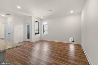 2411 Kensington Ave in Philadelphia, PA - Building Photo - Building Photo