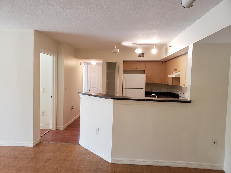 4240 San Marino Blvd-Unit -201 in West Palm Beach, FL - Building Photo