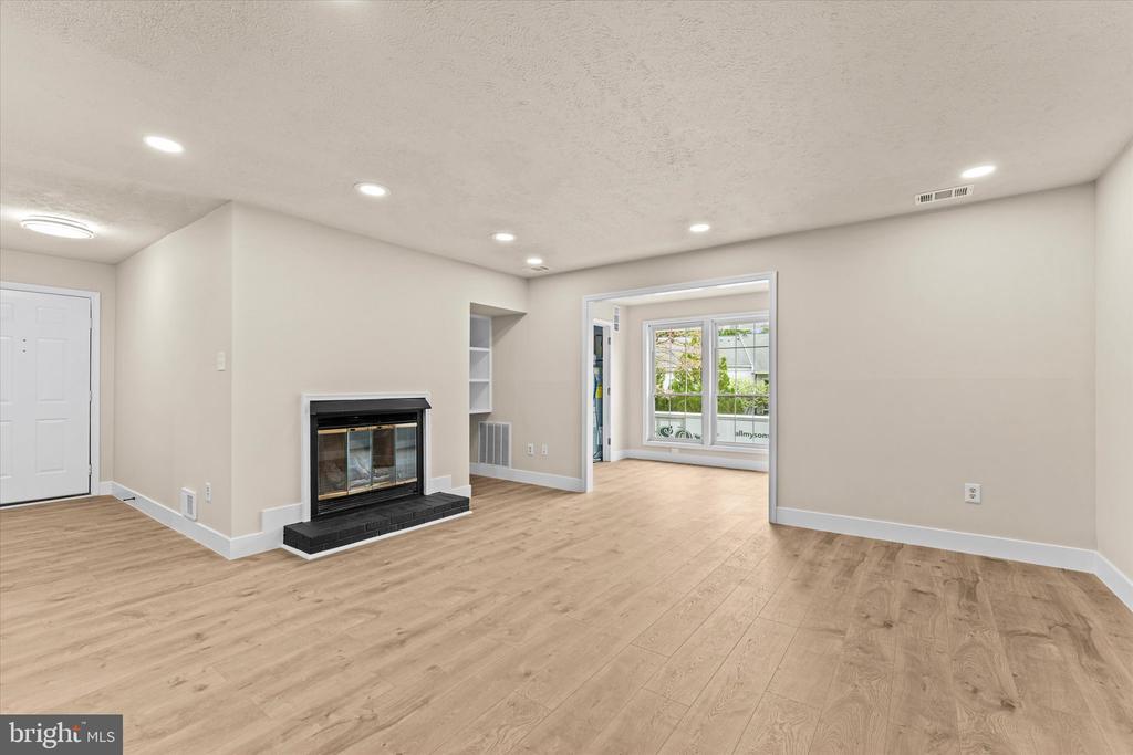 10066 Oakton Terrace Rd-Unit -10066 in Oakton, VA - Building Photo