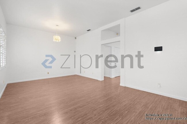 27 Silver Poplar Ct in Roseville, CA - Foto de edificio - Building Photo