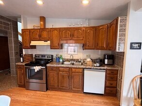 168 Auburn St, Unit B in Cambridge, MA - Building Photo - Building Photo