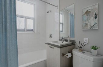 Raglan Gardens in Toronto, ON - Building Photo - Building Photo