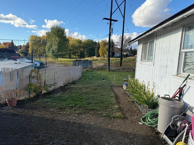 2451 Speyers Rd in Selah, WA - Building Photo - Building Photo