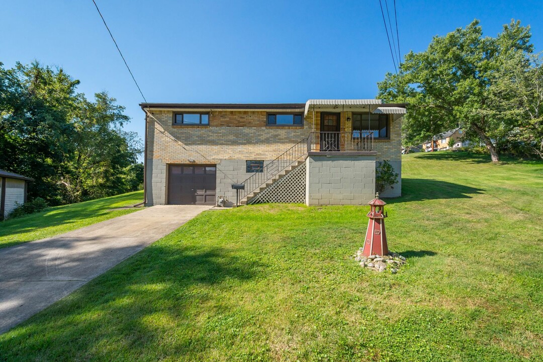 1985 Butler Dr in Monroeville, PA - Building Photo