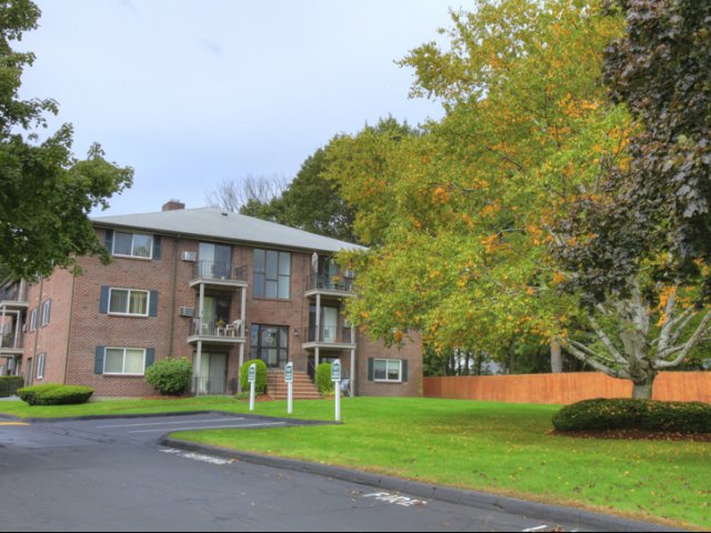 LOWELL ARMS APARTMENTS in Methuen, MA - Building Photo