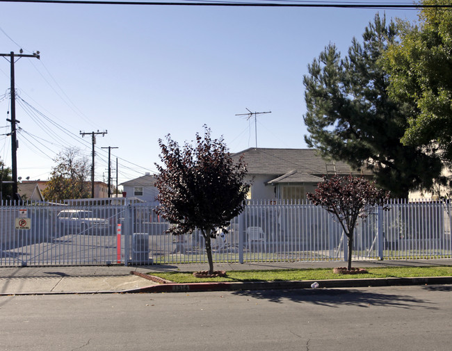 1514 2nd St in San Fernando, CA - Foto de edificio - Building Photo