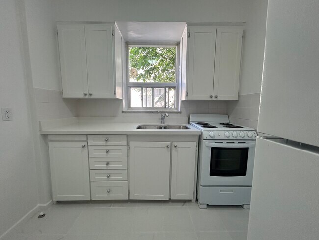 property at 1299 Bayview Av