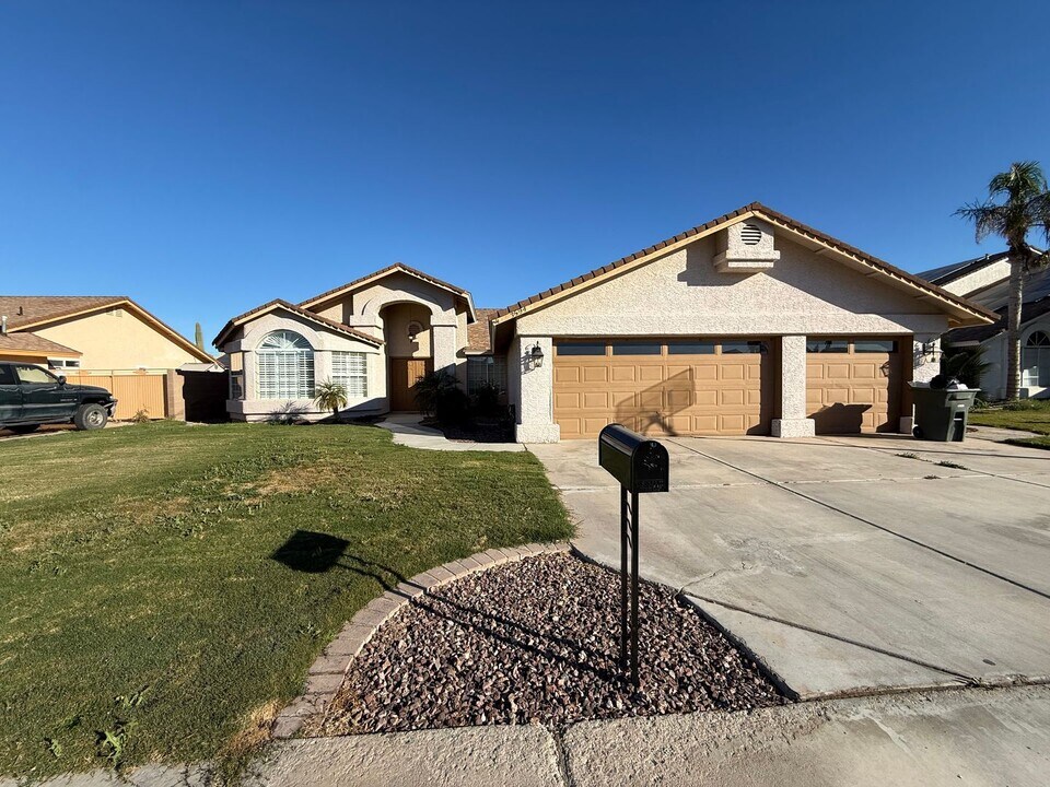 3594 W 13th St in Yuma, AZ - Building Photo