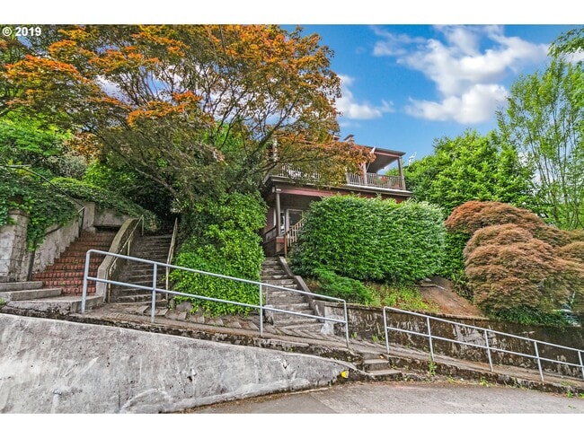 1843 SW 16th Ave, Unit 1 in Portland, OR - Foto de edificio - Building Photo