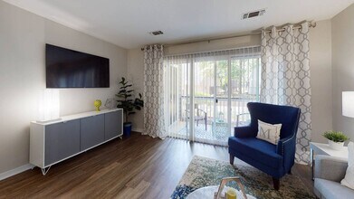 Montclair Apartments in Silver Spring, MD - Foto de edificio - Building Photo