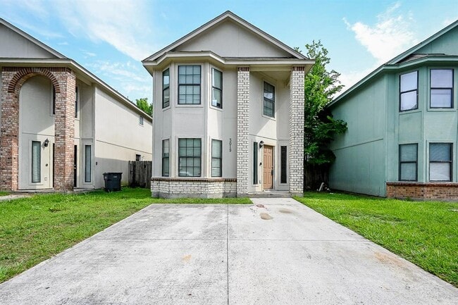 property at 3019 La Estancia Ln