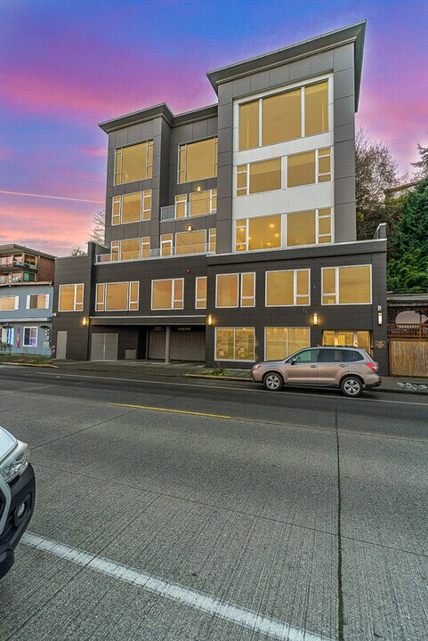 1709 Harbor Ave SW in Seattle, WA - Building Photo