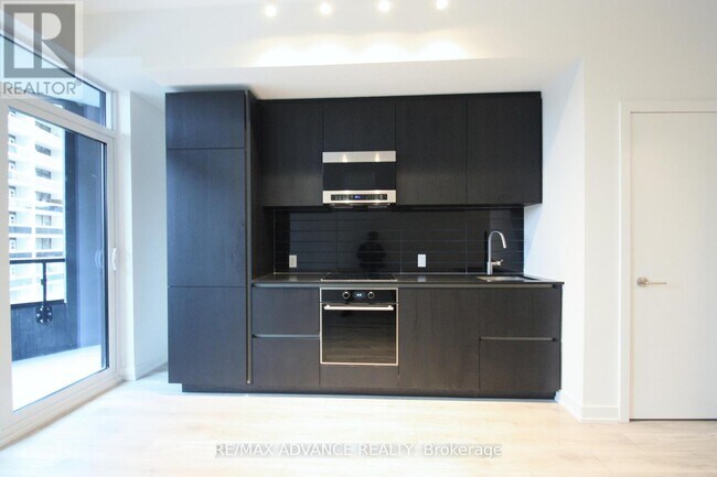 120 Broadway Ave in Toronto, ON - Building Photo - Building Photo