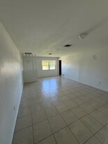 10022-10028 8th St N in Naples, FL - Building Photo