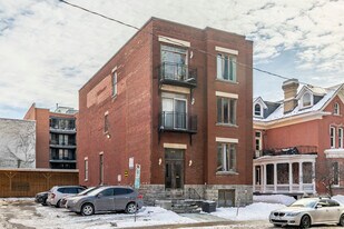 216 Cooper St in Ottawa, ON - Building Photo