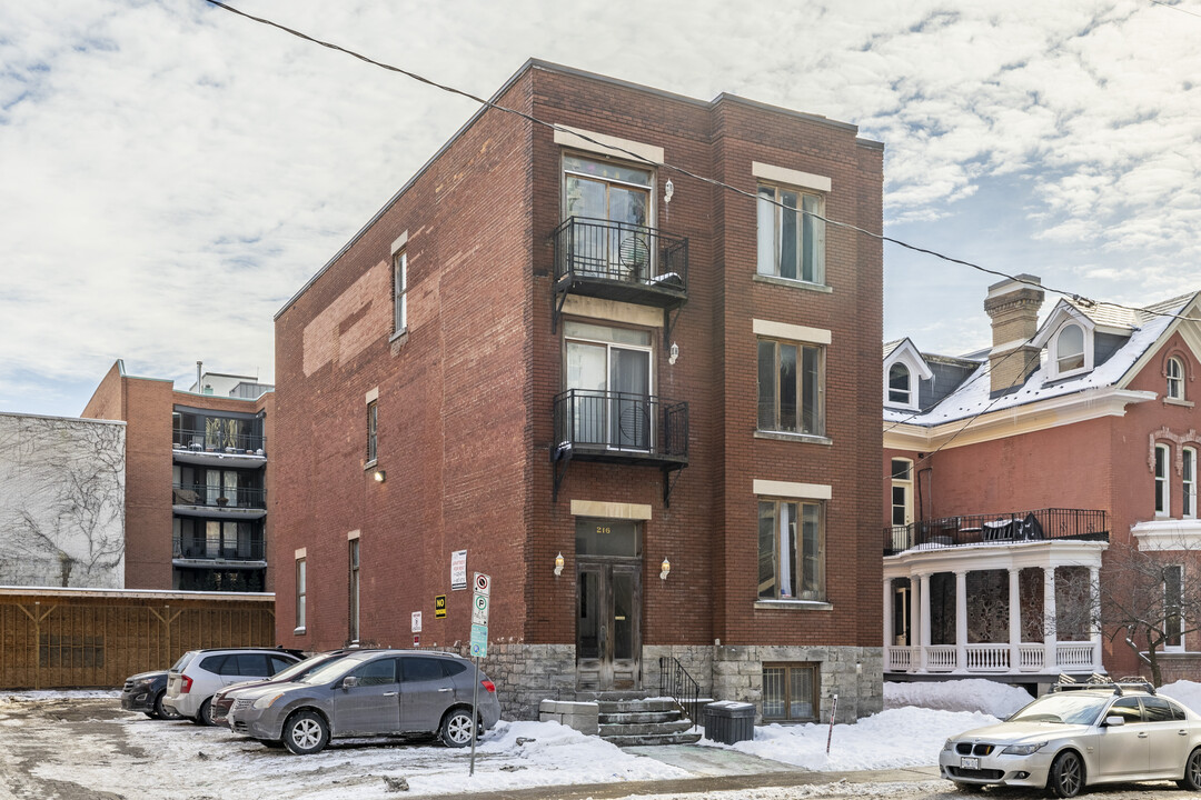 216 Cooper St in Ottawa, ON - Building Photo