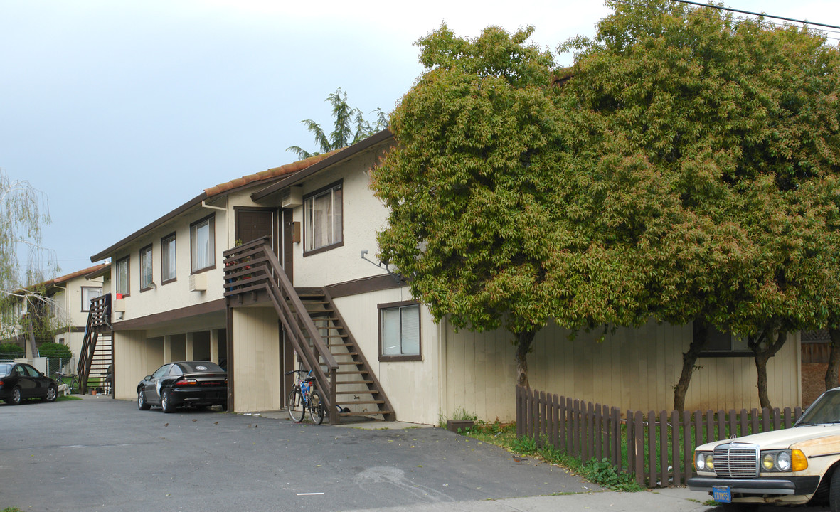 8323 Forest St in Gilroy, CA - Foto de edificio