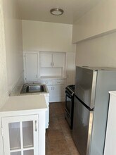 1922 Highland Ave in Los Angeles, CA - Foto de edificio - Building Photo