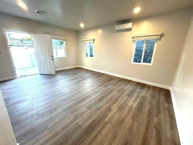 5107 11th Ave in Los Angeles, CA - Building Photo - Building Photo