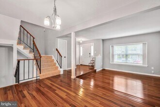 18419 Hallmark Ct in Gaithersburg, MD - Building Photo - Building Photo