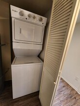 5101 Anaheim E St, Unit 105 in Long Beach, CA - Building Photo - Building Photo