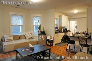 17 Ashland St in Somerville, MA - Building Photo