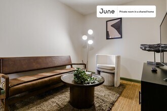 Private bedroom in 3 bed/1 bath Home in New York, NY - Building Photo - Building Photo