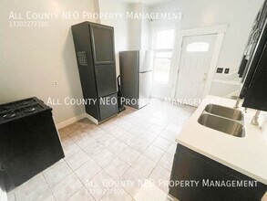 1852 W 45th St in Cleveland, OH - Building Photo - Building Photo