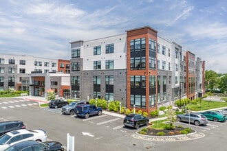 Woodland Square at Montvale in Park Ridge, NJ - Foto de edificio - Building Photo