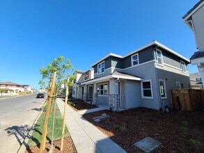 118 Vince St in Tracy, CA - Building Photo - Building Photo