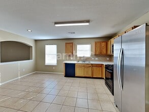 8319 Obsidian Ct in Rosharon, TX - Foto de edificio - Building Photo